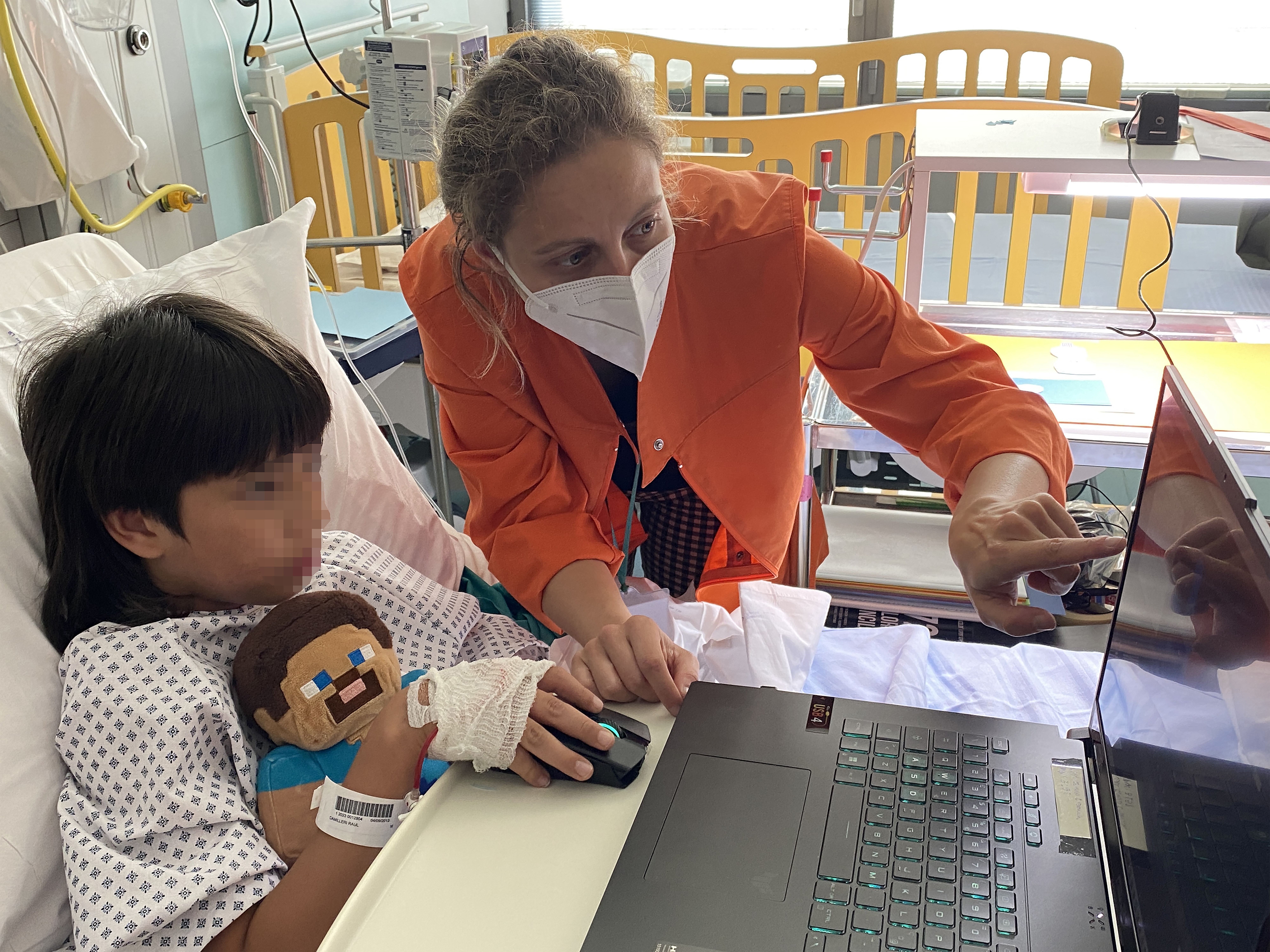 Un ponte luminoso tra Brescia e Bergamo: cartoni animati in corsia